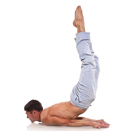 Posture de yoga homme renforcement des abdominaux