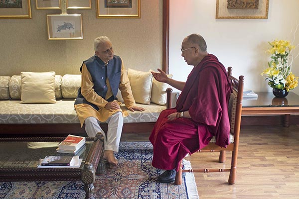Rencontre de Sri M avec le Dalaï Lama